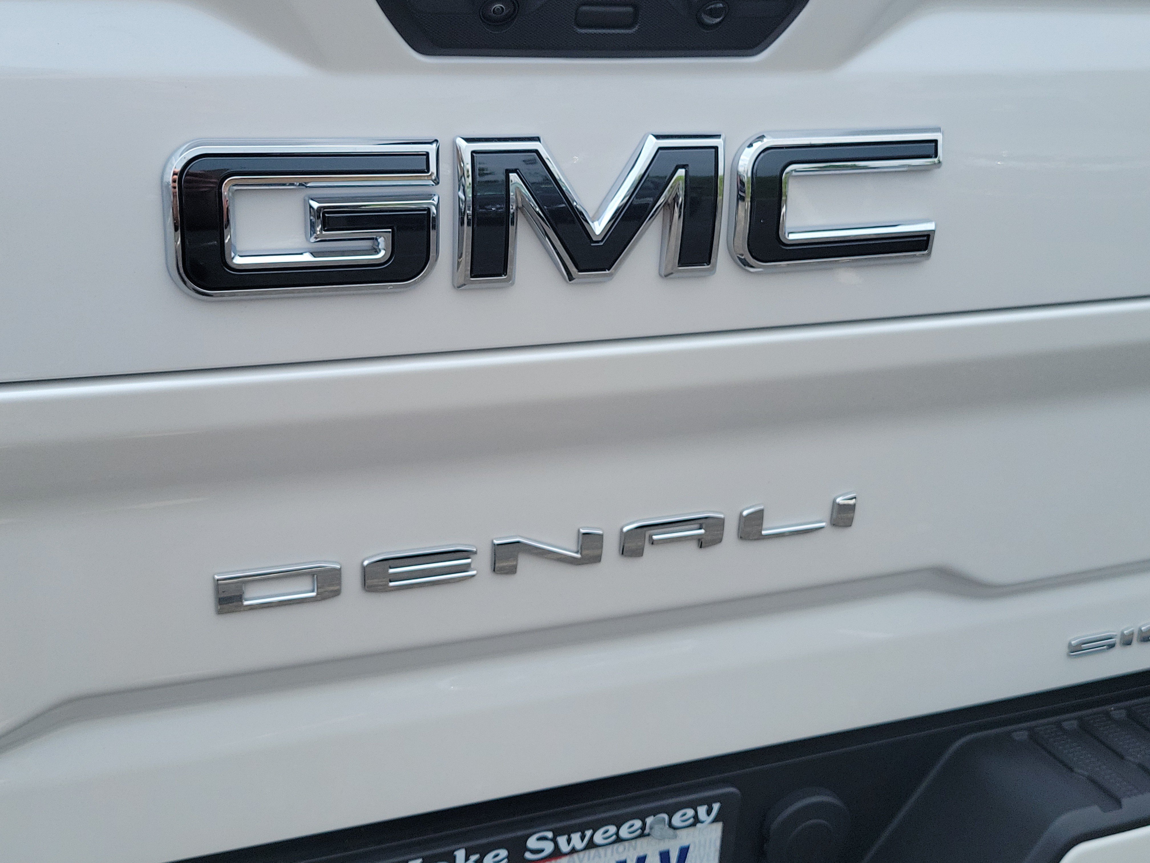 Used 2024 GMC Sierra 2500 Denali Ultimate AWD/4WD image 7