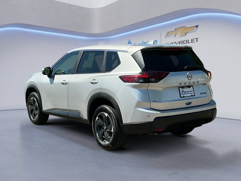 Used 2024 Nissan Rogue SV AWD/4WD image 3
