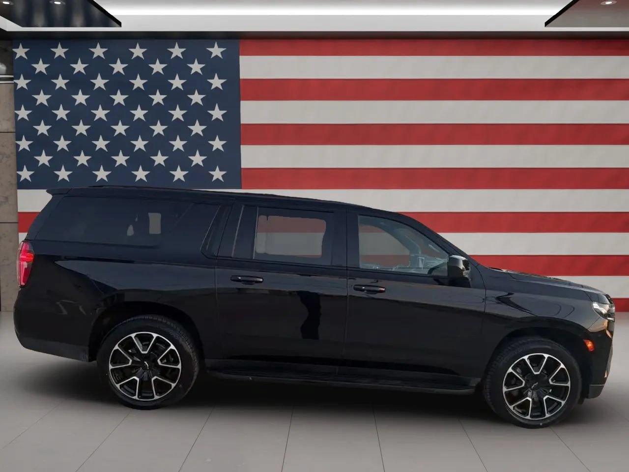 Used 2024 Chevrolet Suburban RST RWD image 5