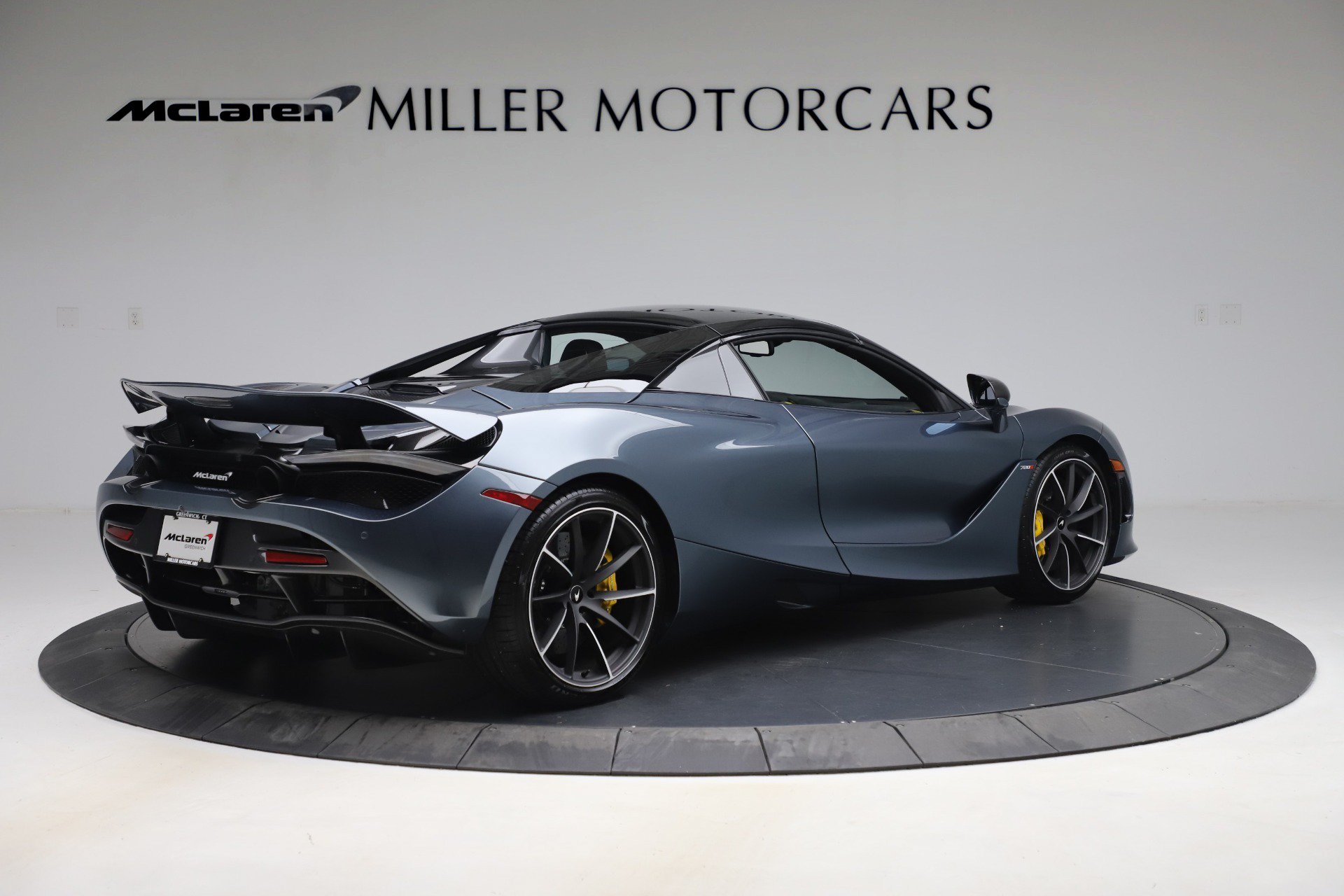 Used 2020 McLaren 720S Spider RWD image 18