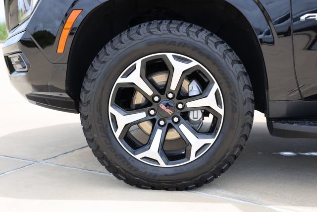 Used 2025 GMC Yukon AT4 AWD/4WD image 9
