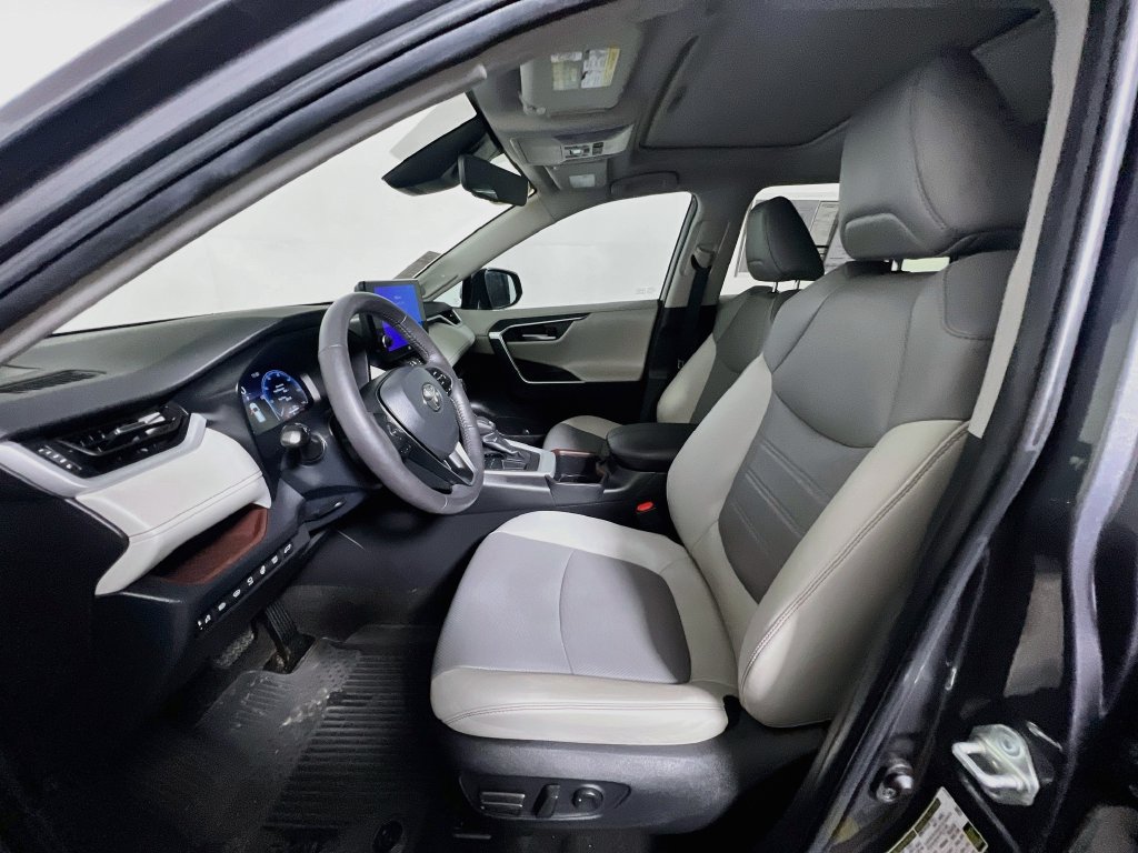 Used 2023 Toyota RAV4 Limited FWD image 12