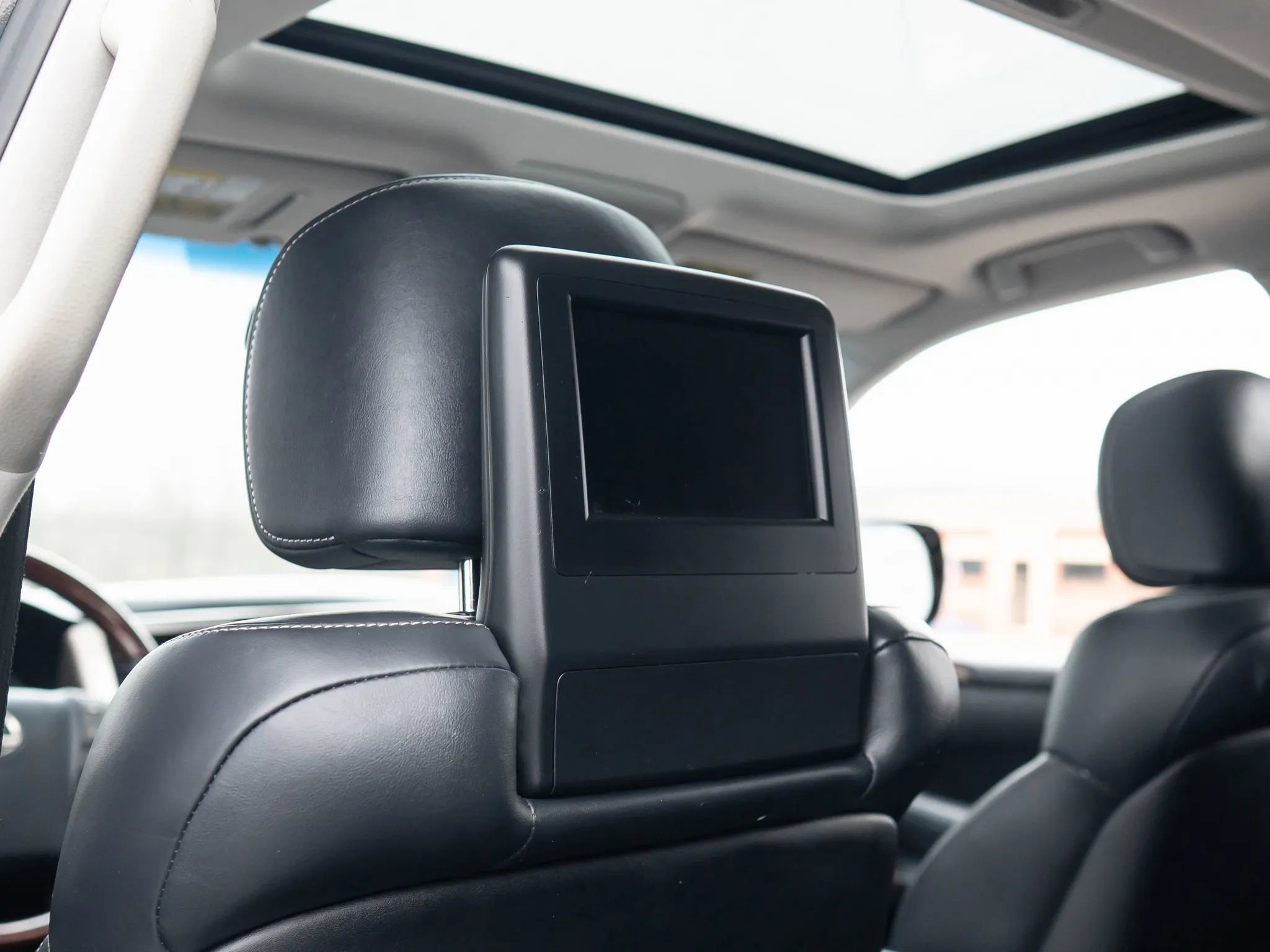 Used 2015 Lexus LX 570 4WD image 26