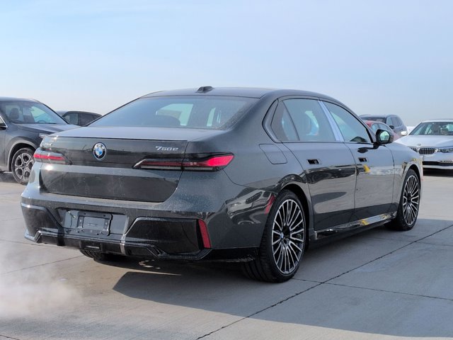 New 2026 BMW 750e xDrive image 2