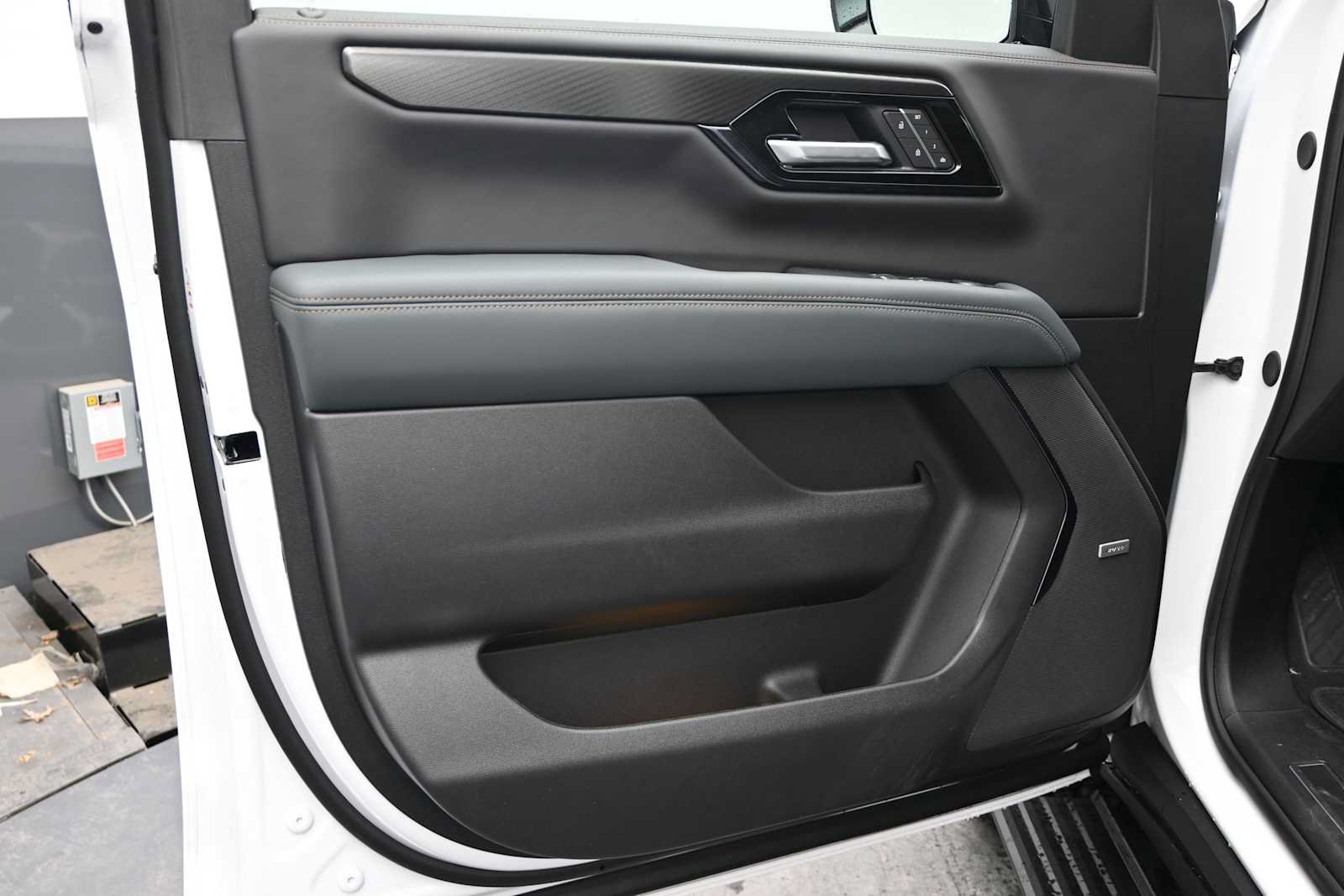 New 2026 GMC Yukon AT4 w/ AT4 Premium Plus Package AWD/4WD image 12