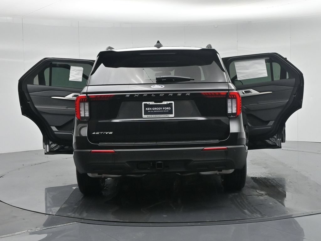 New 2026 Ford Explorer Active RWD image 24