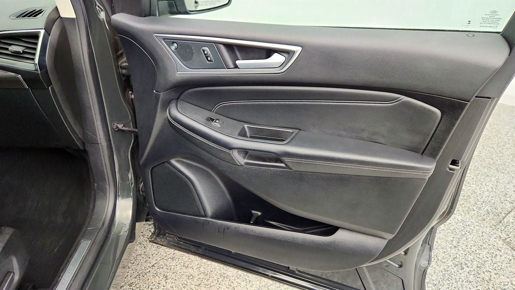 Used 2024 Ford Edge Titanium AWD/4WD image 25