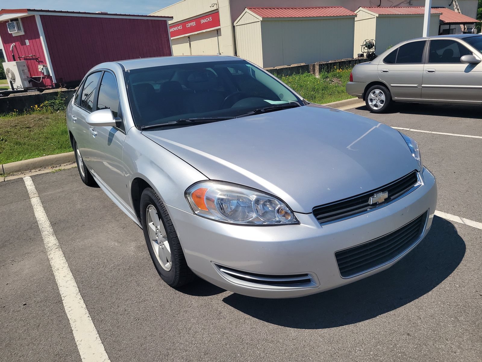 Used 2009 Chevrolet Impala LT w/ Luxury Edition Package FWD image 3