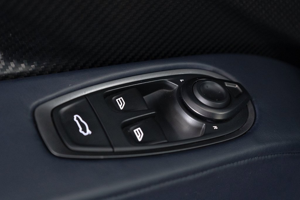 Used 2020 Aston Martin DBS Zagato image 39