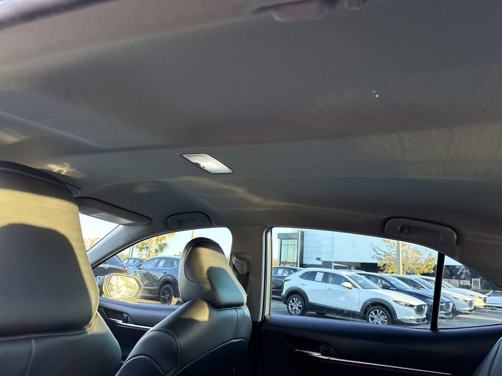 Used 2022 Toyota Camry SE image 19
