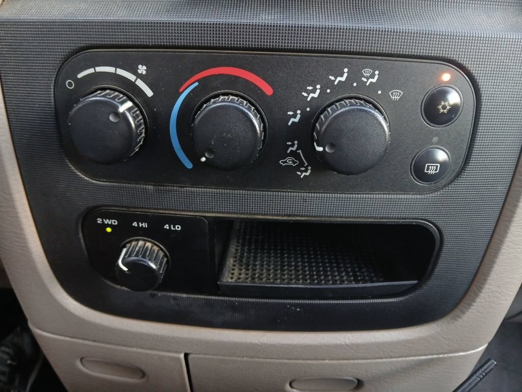 Used 2004 Dodge Ram 3500 Truck SLT w/ Trailer Tow Group AWD/4WD image 4