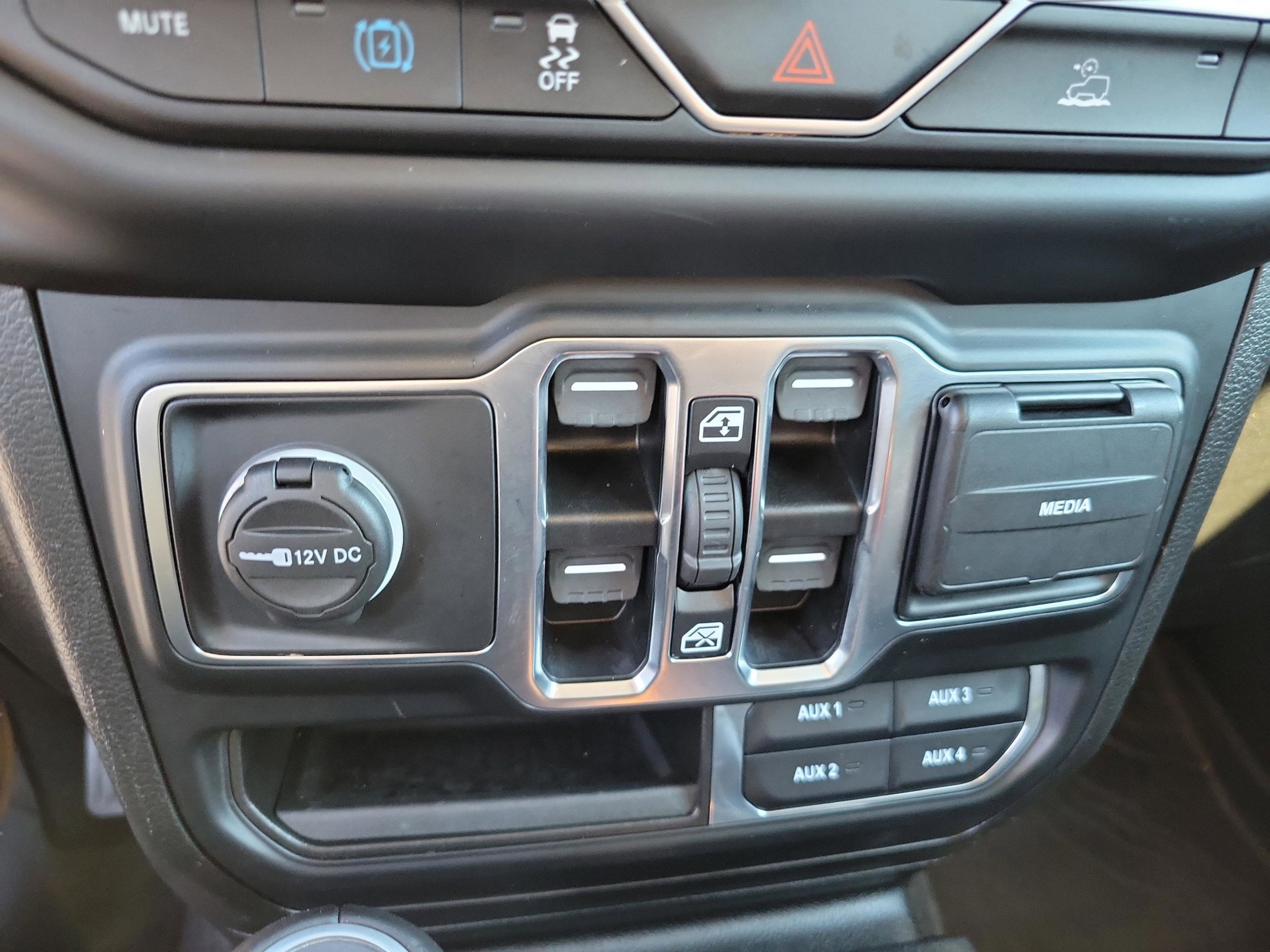 Used 2023 Jeep Wrangler Unlimited Sahara w/ Cold Weather Group image 29