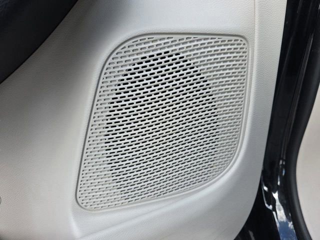 Certified 2024 Chrysler Pacifica Touring-L image 25