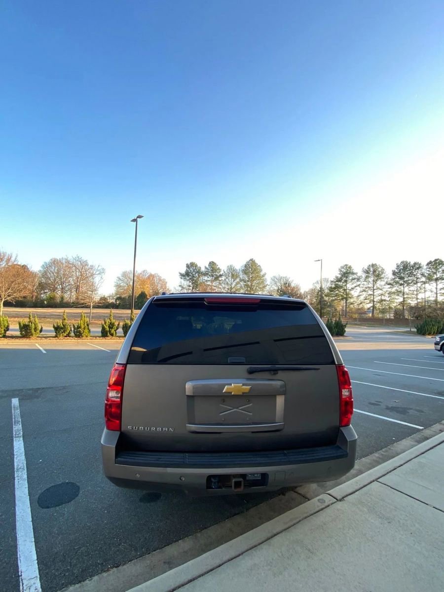 Used 2013 Chevrolet Suburban LT image 6