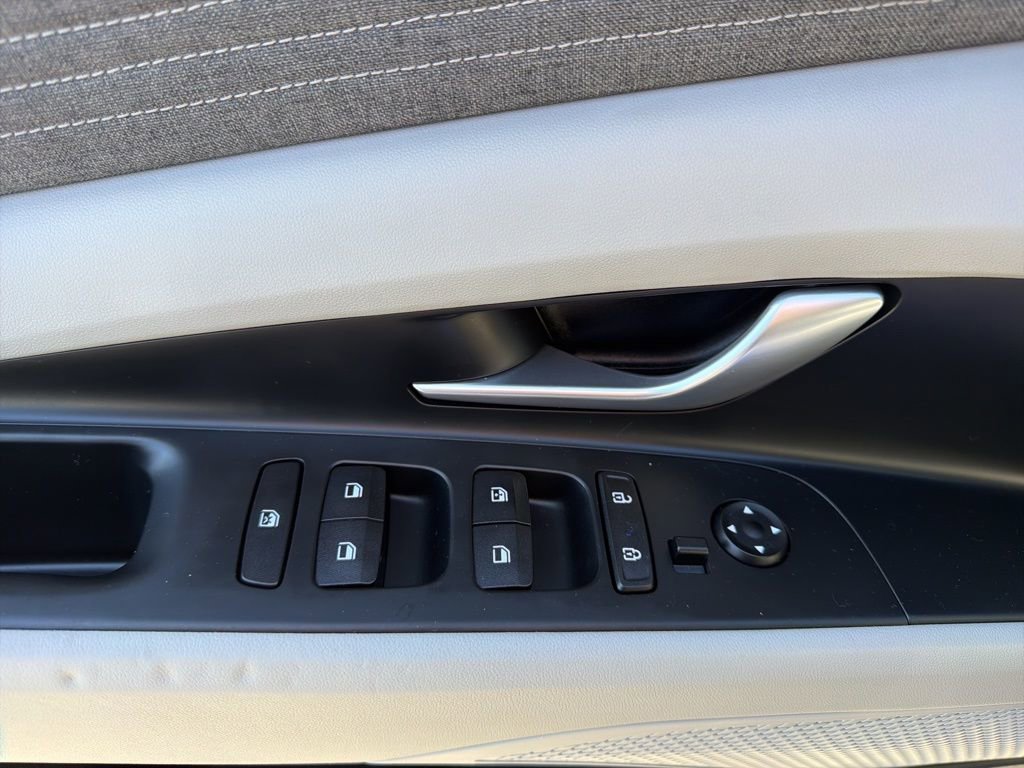 Used 2023 Hyundai Elantra Limited image 16