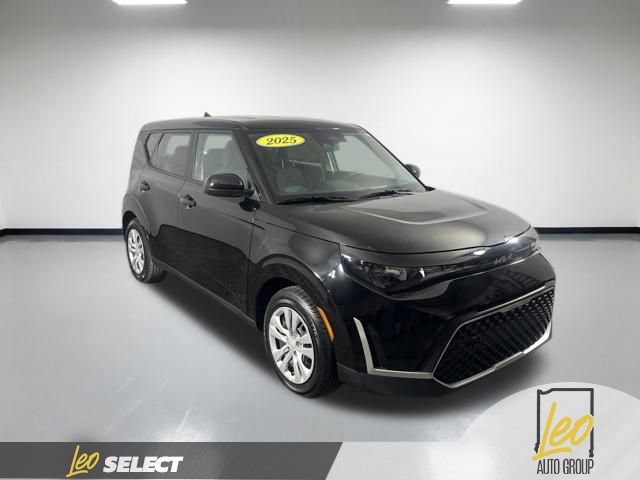 Used 2025 Kia Soul LX FWD image 4