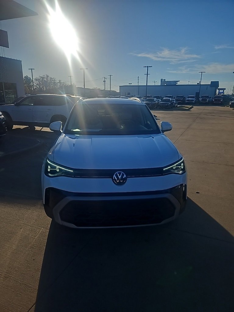 New 2026 Volkswagen Taos SE image 2