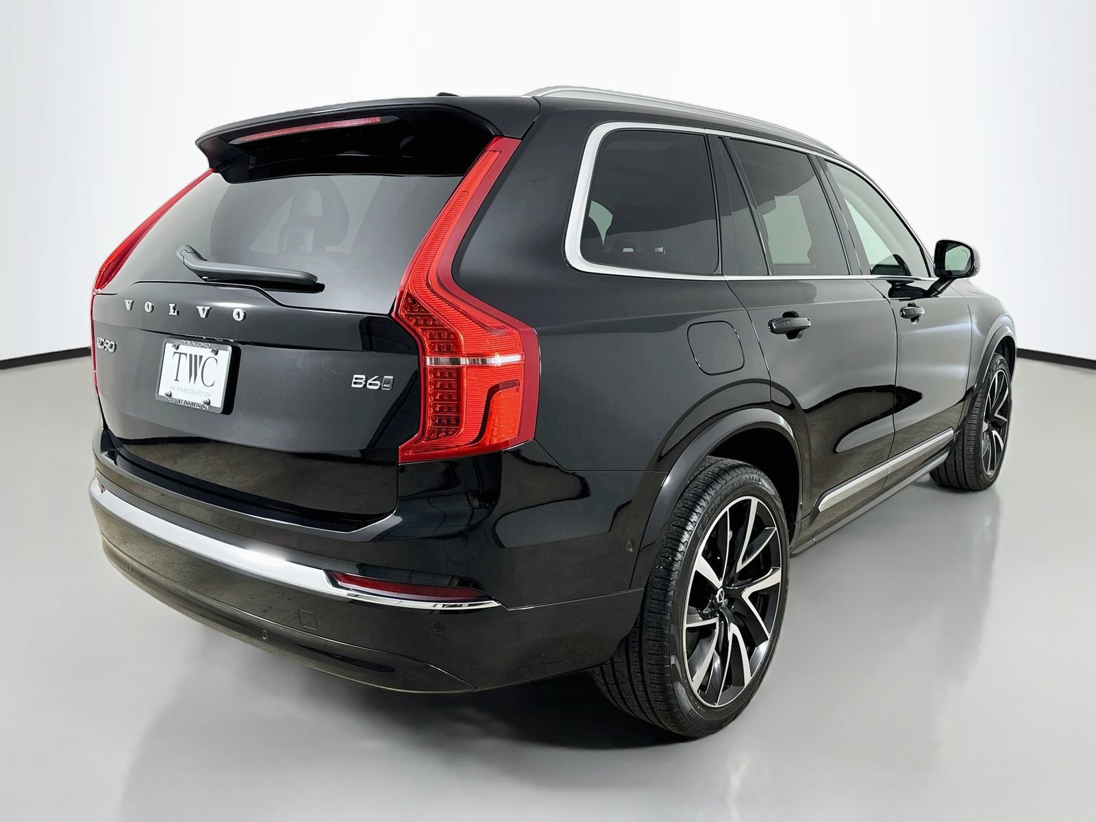 Used 2023 Volvo XC90 B6 Plus AWD/4WD image 5