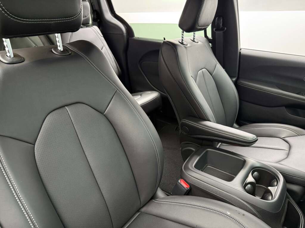 New 2026 Chrysler Voyager LX image 26