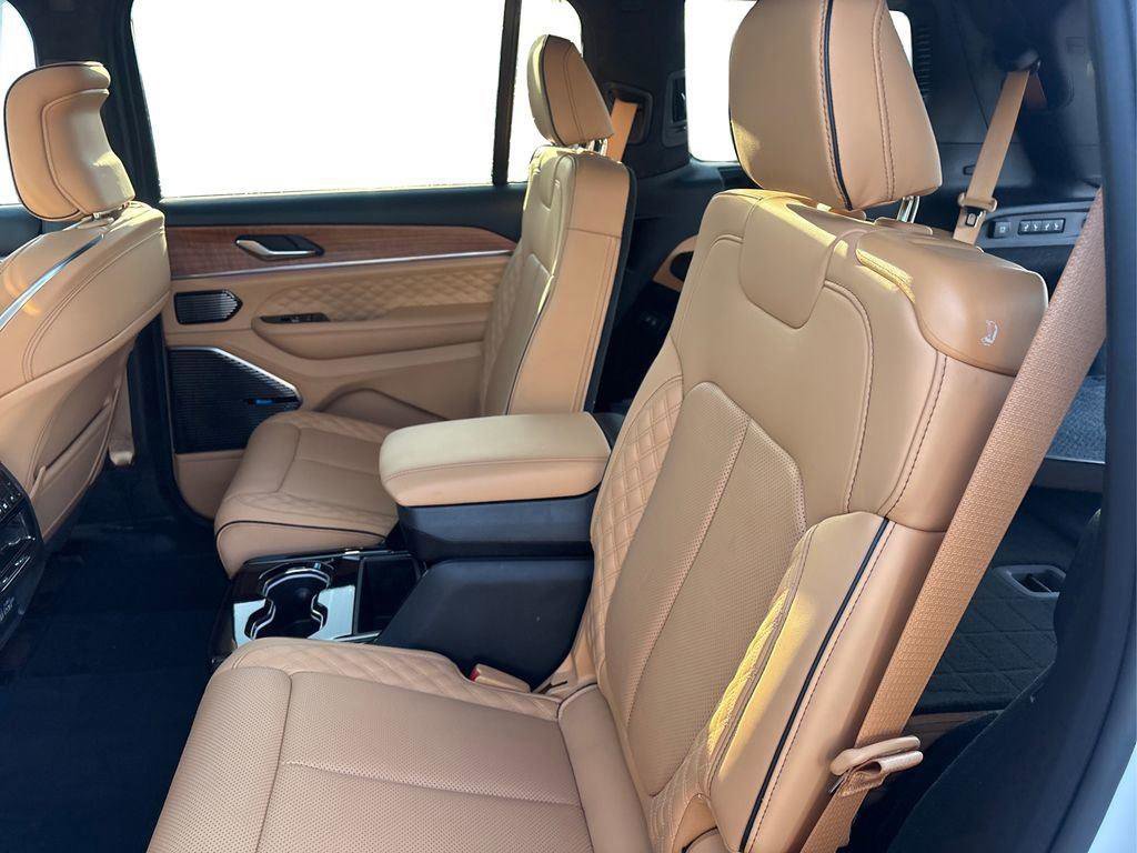 Used 2025 Jeep Grand Cherokee L Summit AWD/4WD image 10