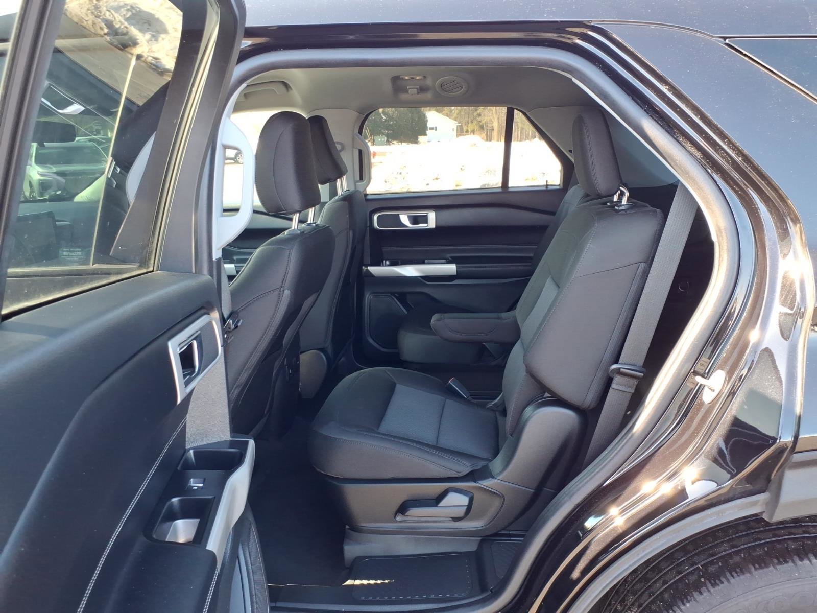Used 2022 Ford Explorer XLT image 11