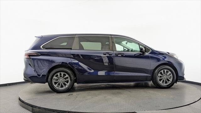 Used 2023 Toyota Sienna LE FWD image 9
