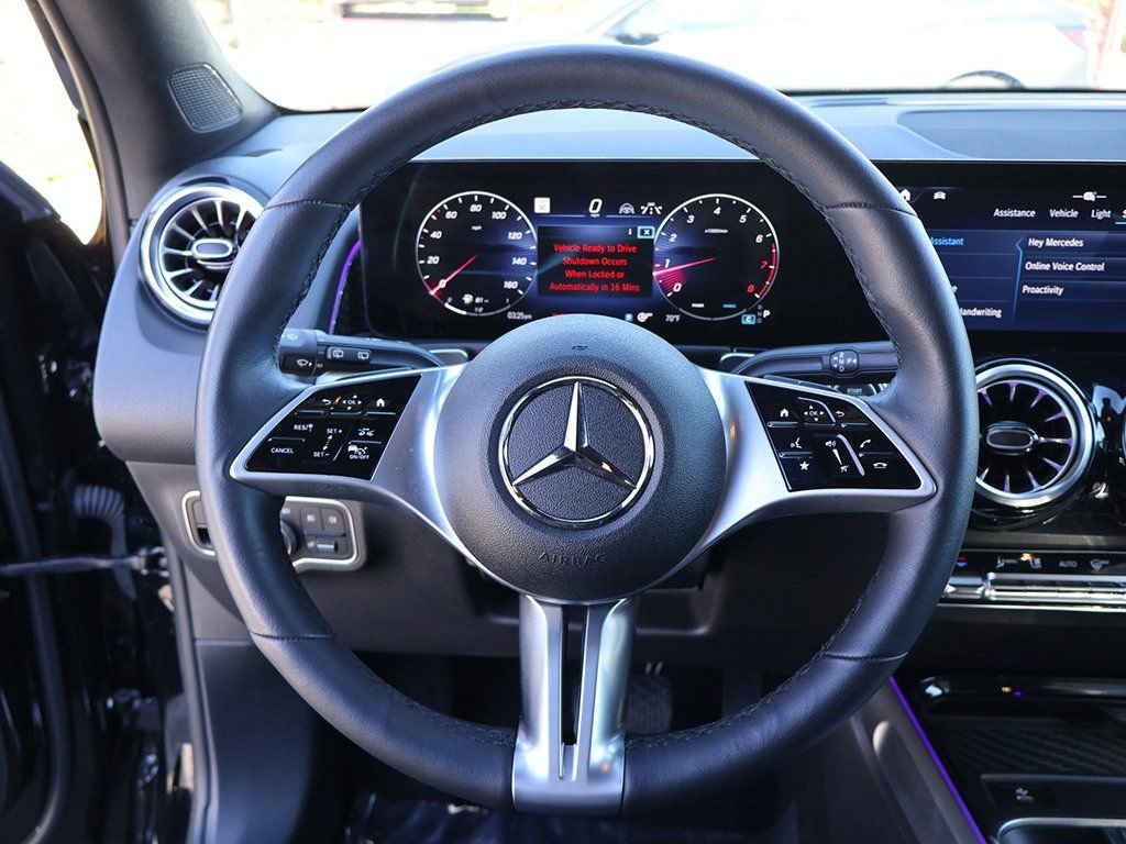 Used 2025 Mercedes-Benz GLB 250 w/ Driver Assistance Package image 41