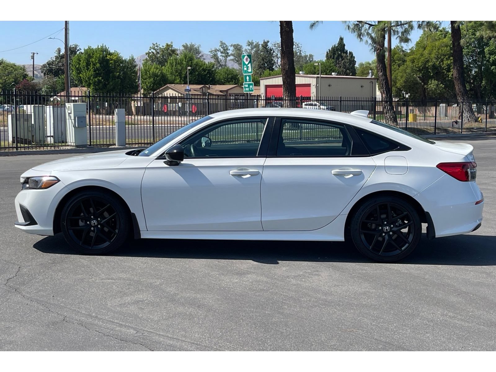 Used 2023 Honda Civic Sport image 2