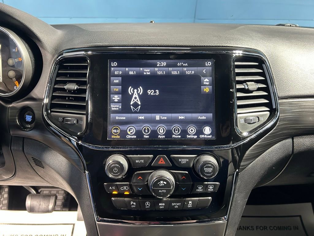 Used 2020 Jeep Grand Cherokee Laredo w/ 18" Wheel & 8.4" Radio Group AWD/4WD image 25