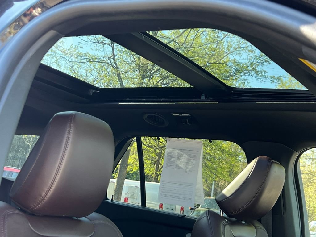 Used 2024 Ford Explorer Platinum w/ Technology Package AWD/4WD image 19