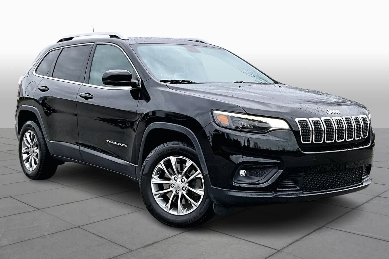 Used 2019 Jeep Cherokee Latitude Plus w/ Cold Weather Group image 3