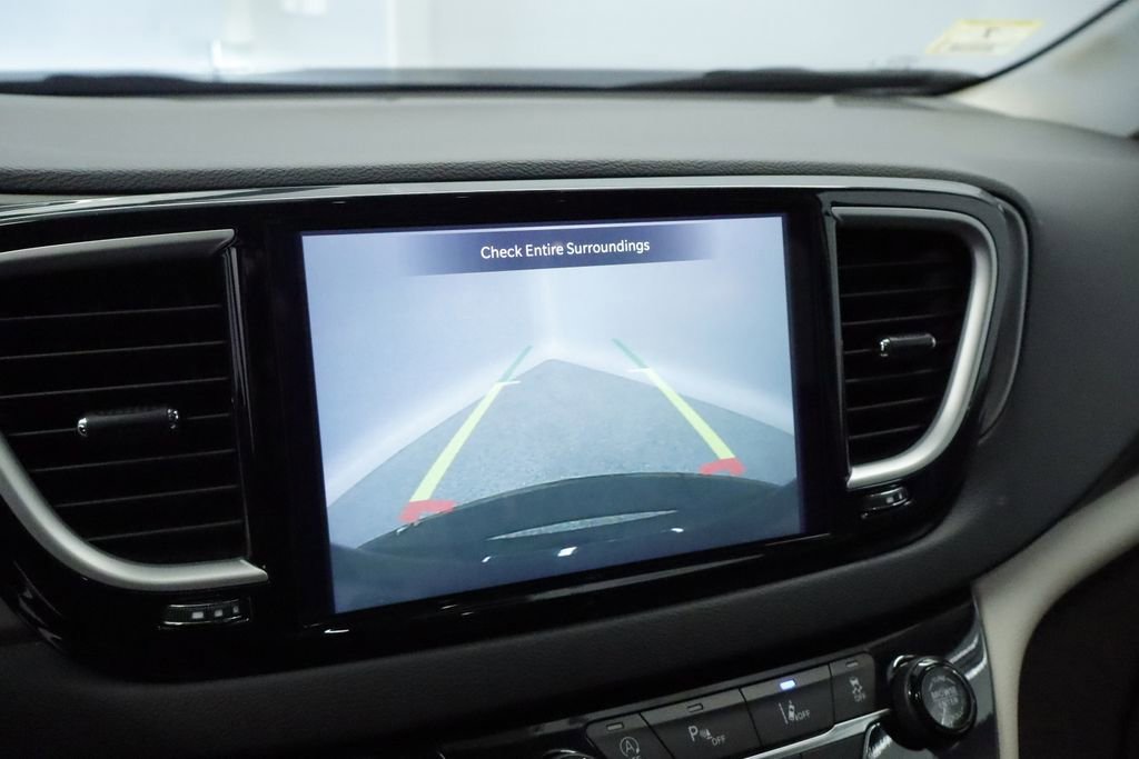 Certified 2023 Chrysler Pacifica Touring-L FWD image 39
