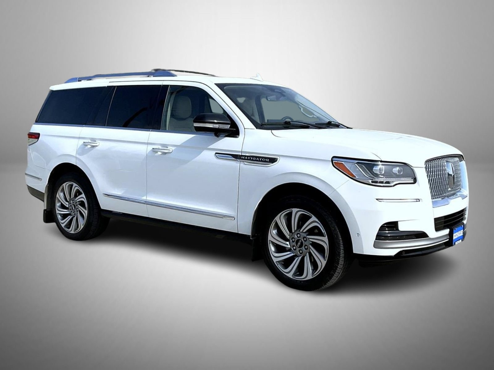 Certified 2023 Lincoln Navigator Reserve AWD/4WD image 3