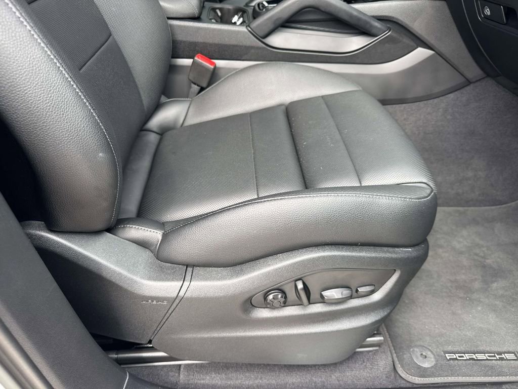 Certified 2025 Porsche Cayenne image 17
