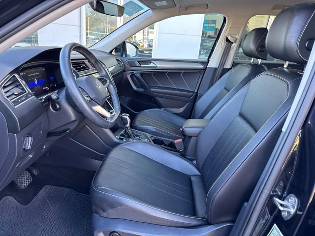 Certified 2022 Volkswagen Tiguan SE w/ Panoramic Sunroof Package AWD/4WD image 11