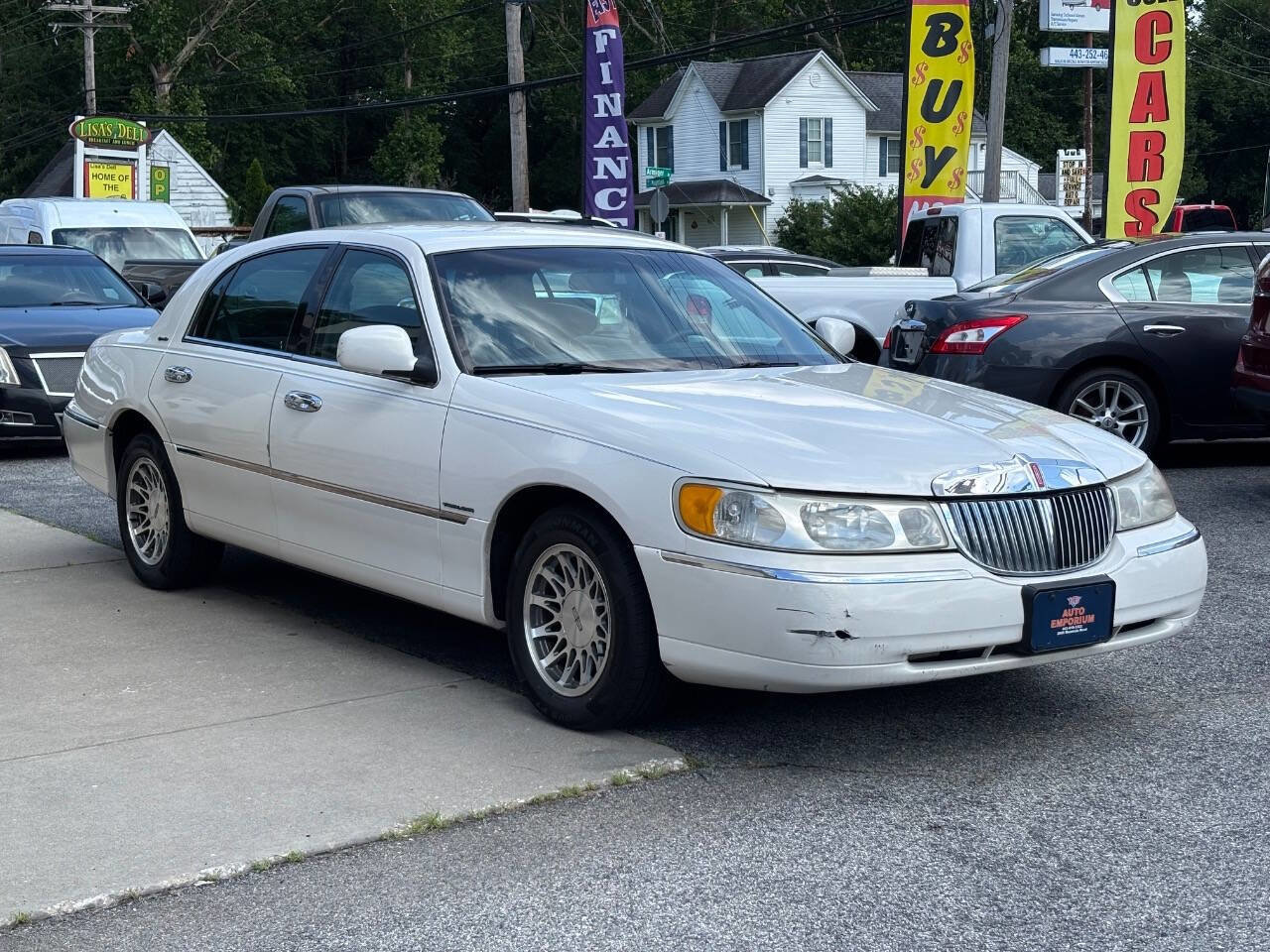Used 2000 Lincoln Town Car Signature image 3