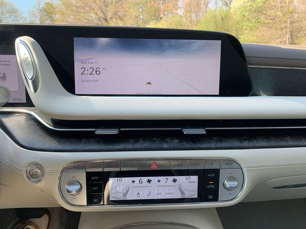 Used 2025 Genesis G90 3.5T image 13