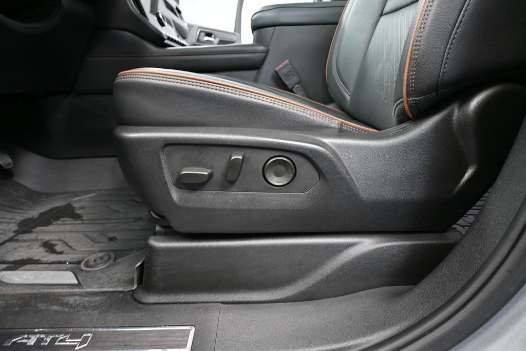 Used 2025 GMC Yukon AT4 AWD/4WD image 18