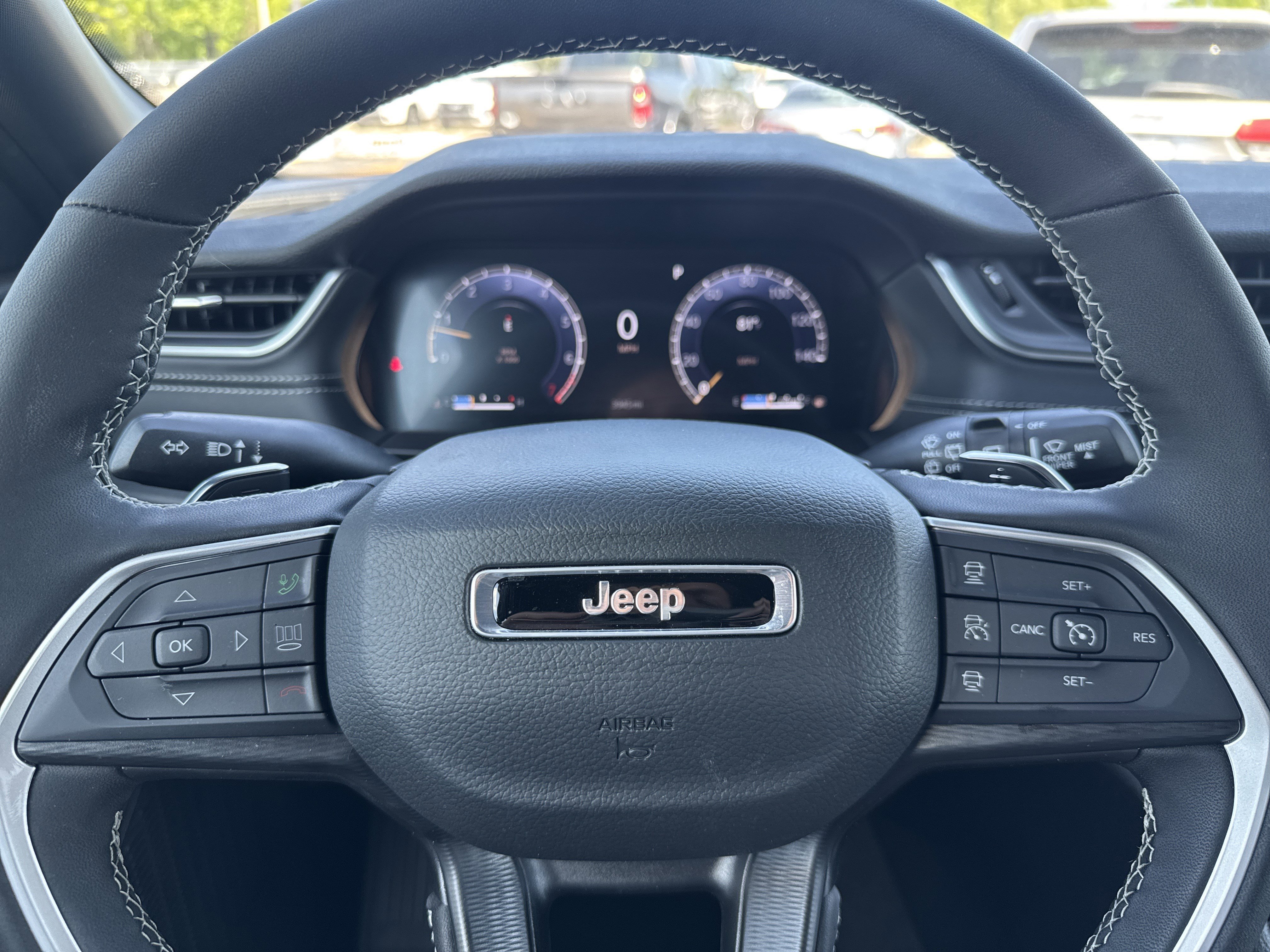 New 2025 Jeep Grand Cherokee Laredo w/ Luxury Tech Group I RWD image 10