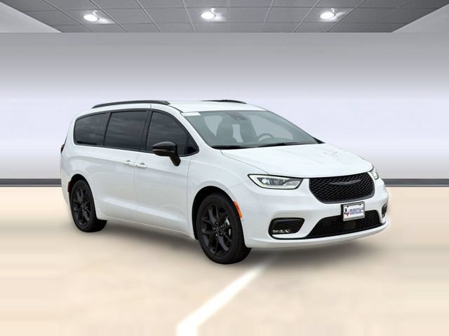 New 2026 Chrysler Pacifica Select w/ S Appearance Package FWD image 7