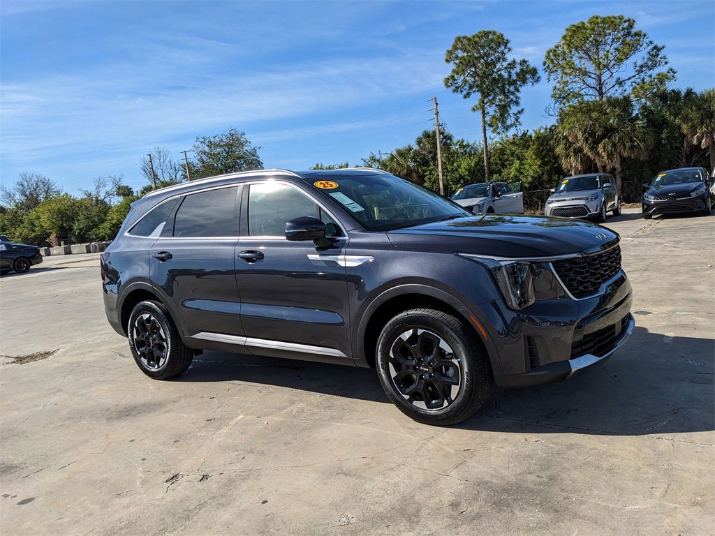 Certified 2025 Kia Sorento S w/ Panoramic Sunroof Package image 2