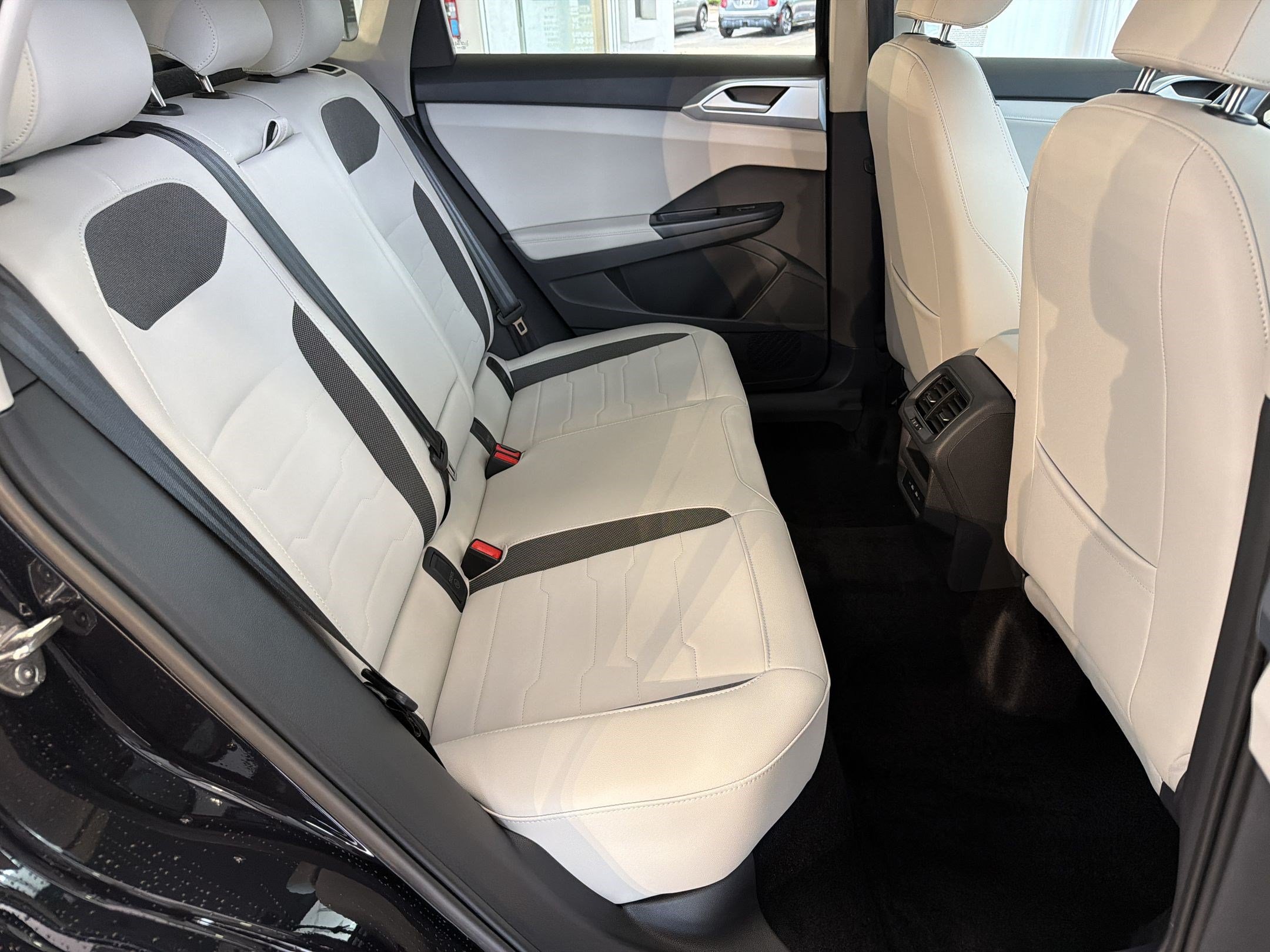 New 2026 Volkswagen Taos SE FWD image 29