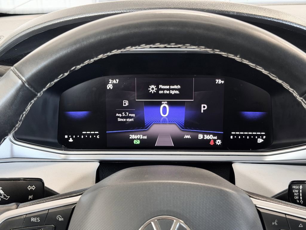 Used 2025 Volkswagen Taos SE w/ Panoramic Sunroof Package FWD image 17