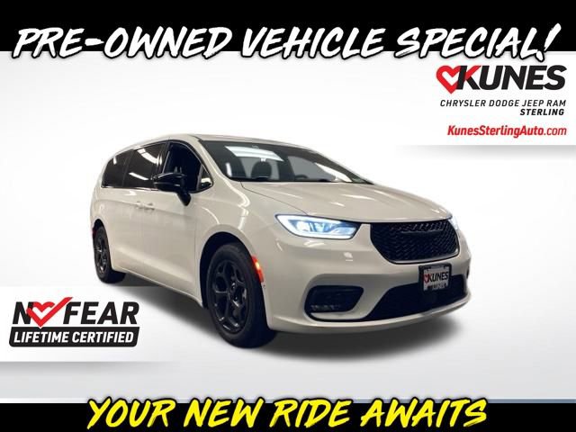 Used 2024 Chrysler Pacifica Select