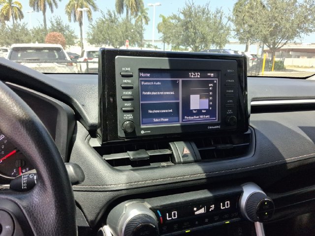 Used 2022 Toyota RAV4 XLE AWD/4WD image 19