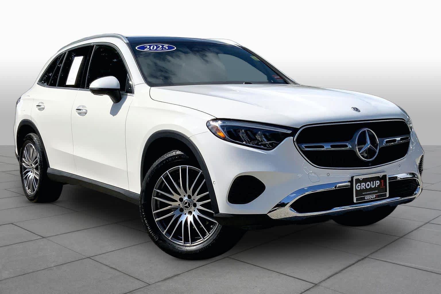 Used 2025 Mercedes-Benz GLC 300 4MATIC image 3