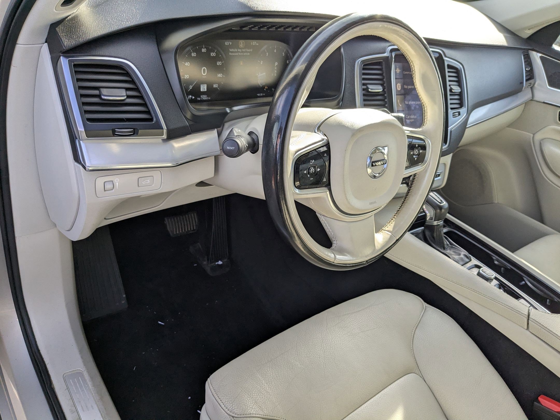 Used 2016 Volvo XC90 T5 Momentum image 16