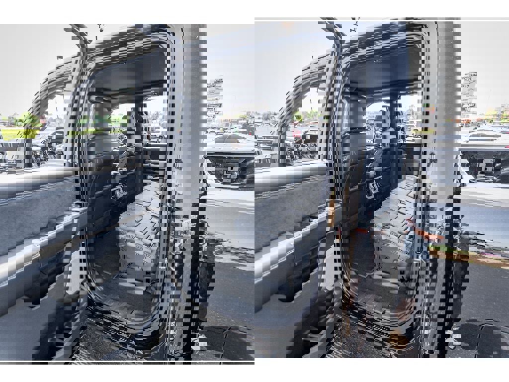 New 2025 Ford F250 Platinum image 25
