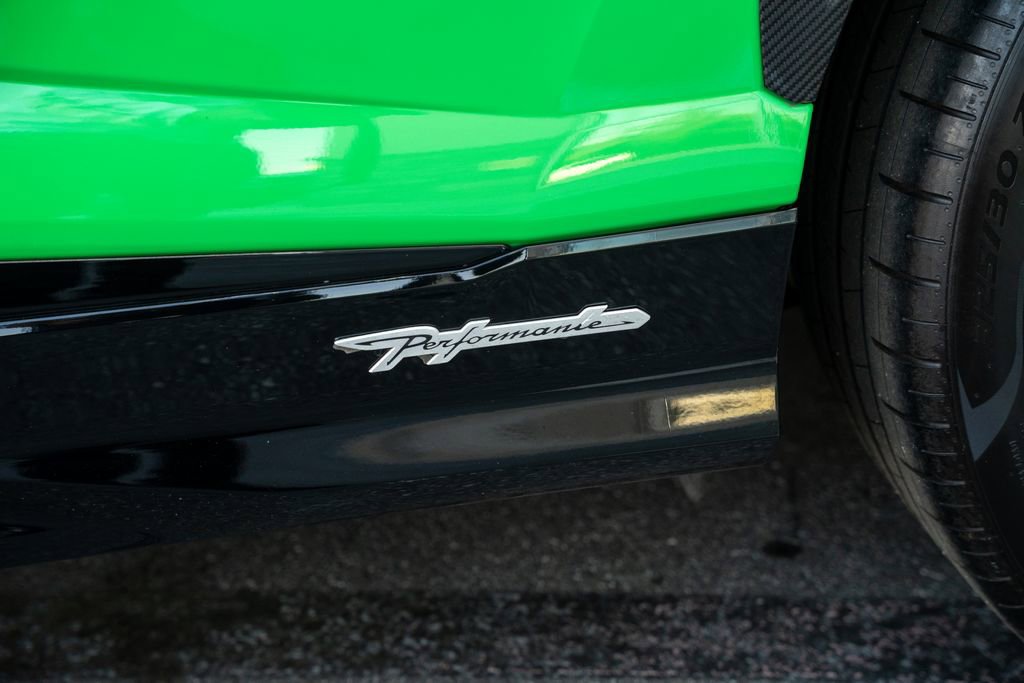 Used 2023 Lamborghini Urus Performante AWD/4WD image 17