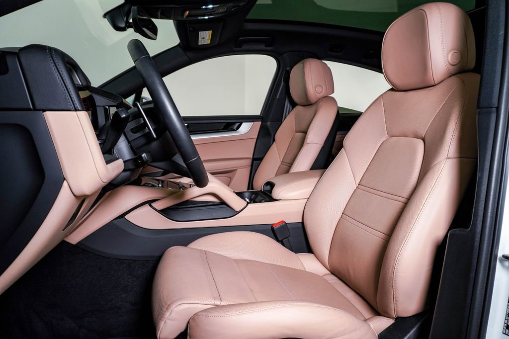 Certified 2025 Porsche Cayenne Coupe AWD/4WD image 5